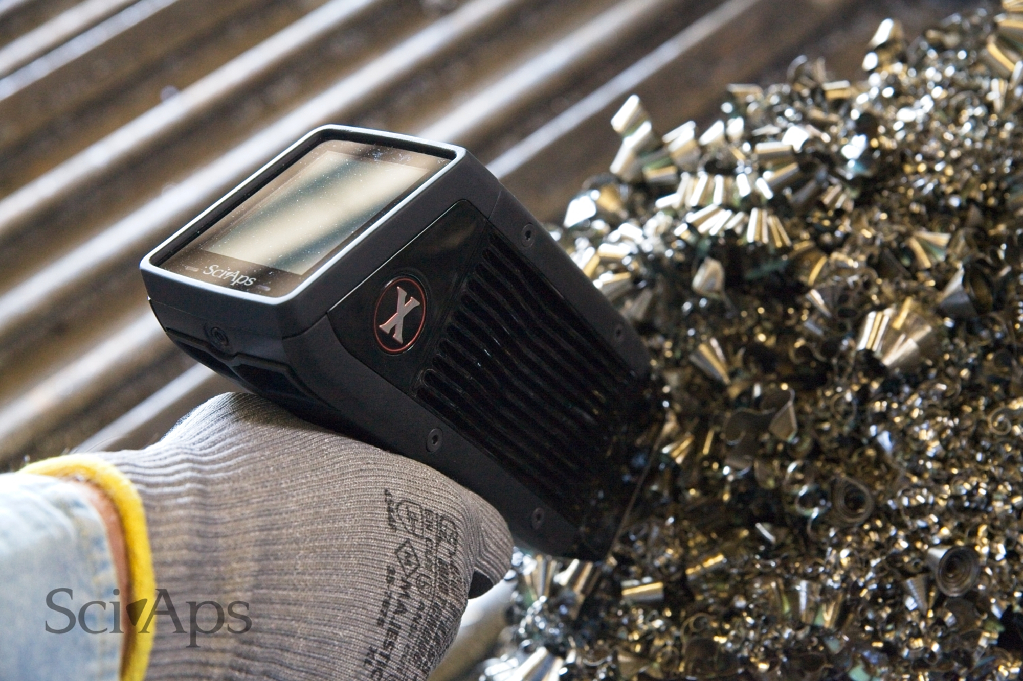 SciAps X-550 Handheld-XRF bei der Schrottsortierung